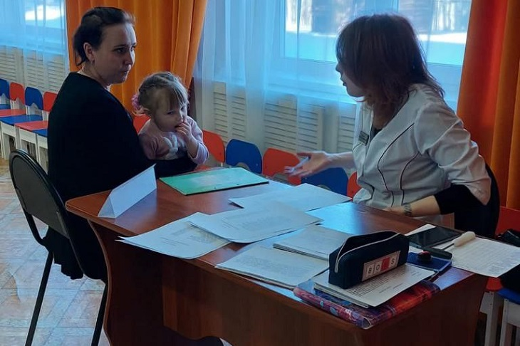 В Катангском районе врачи Иркутской областной детской больницы осмотрели 500 детей при поддержке ИНК