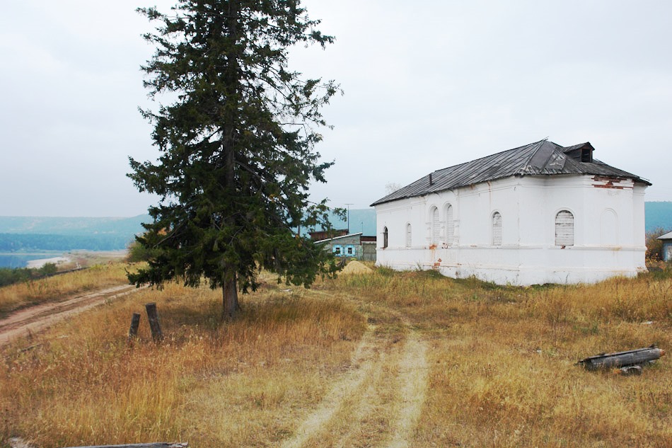 Нефтяники помогут отреставрировать уникальную церковь в селе Кривая Лука