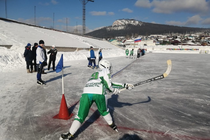 Областной турнир по хоккею с мячом на призы ИНК стартовал в Усть-Куте 