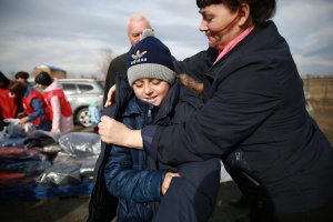 Сотрудники ИНК и Красного креста доставили детскую зимнюю одежду в пострадавшие от наводнения районы Иркутской области