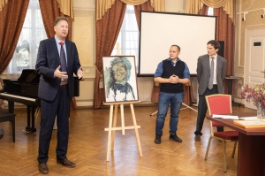 Иркутская нефтяная компания подарила музею истории Иркутска картину Аркадия Вычугжанина