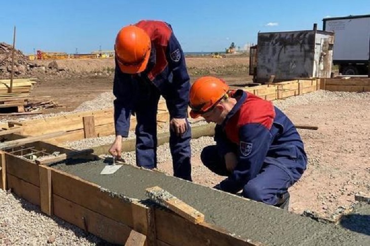 Студенческие отряды строят Иркутский завод полимеров в Усть-Куте