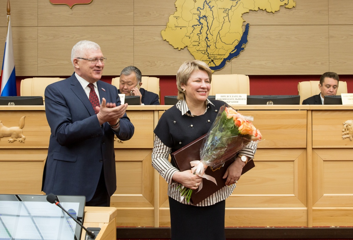 Генеральный директор ИНК Марина Седых награждена почетной грамотой областного парламента
